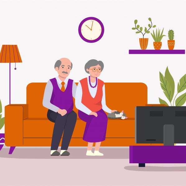 Deux personnes de plus de 60 ans regardent la télé